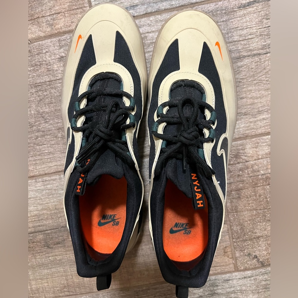 Men’s Nike shoes